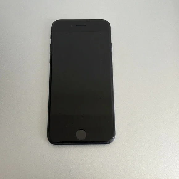 iPhone - SE 65 GB black